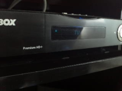 Azbox Premium HD + com tuner DVB-C e DVB-S